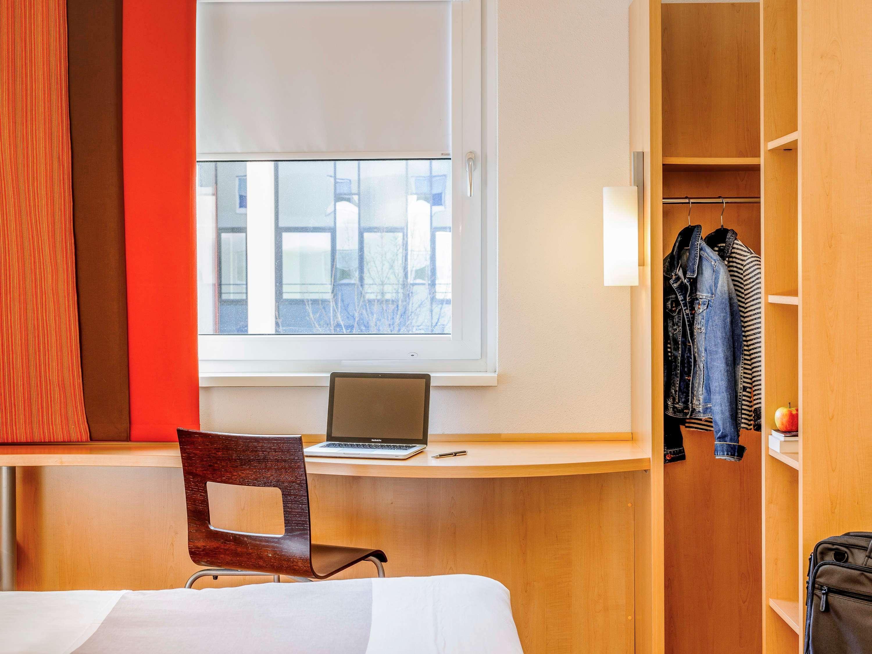 Ibis West