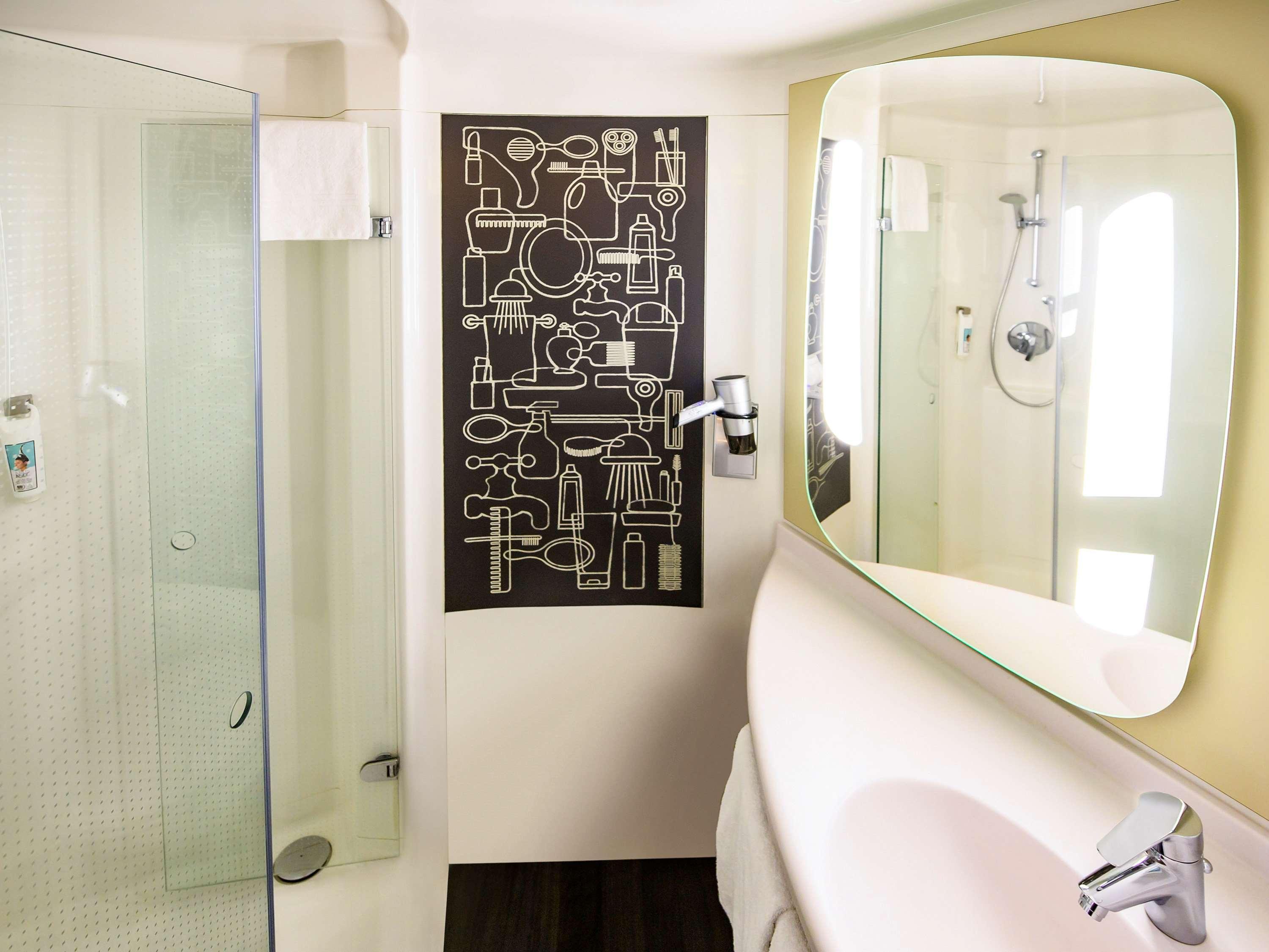 Ibis West Hotel 3*